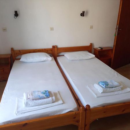 George Rooms Votsi  Extérieur photo